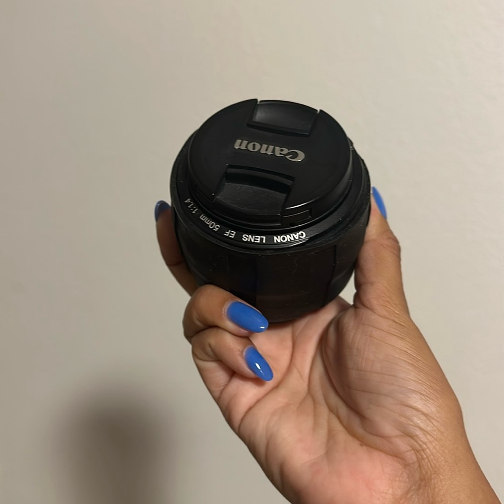 FOR PARTS / REPAIR or MANUAL PHOTOGRAPHER Canon 50mm 1.4 Lens with No Box